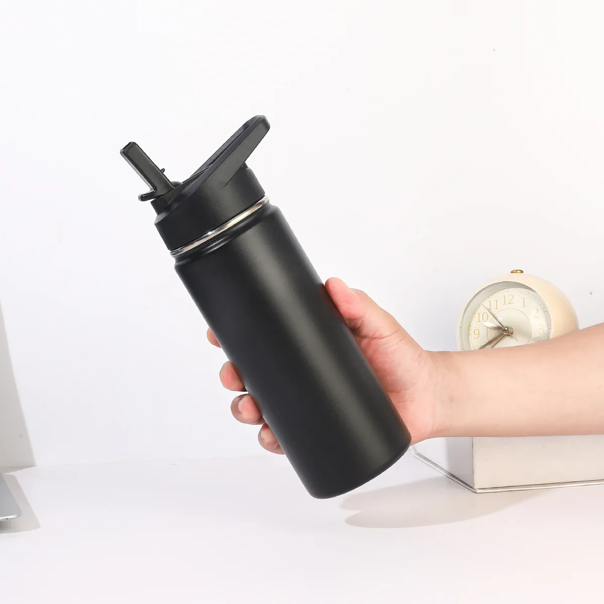 22oz Double Layered 304 Stainless Steel Vacuum Insulated Thermos Sports Water Cup Portable Outdoor Cycling Kettle - Image 4