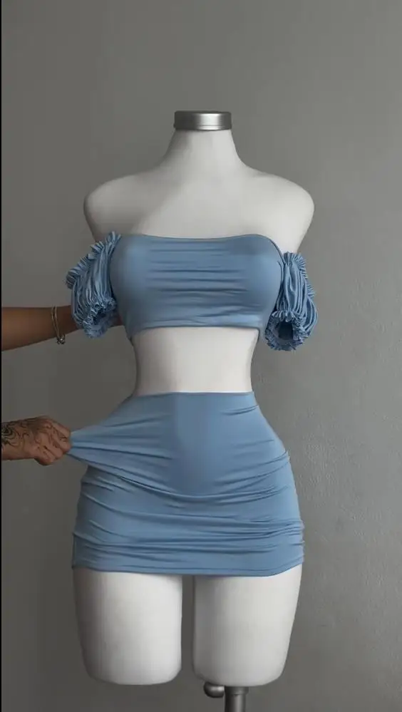 A sexy and fashionable two-piece short skirt with hollowed-out pleated puffed sleeves that wraps the hips - Image 3