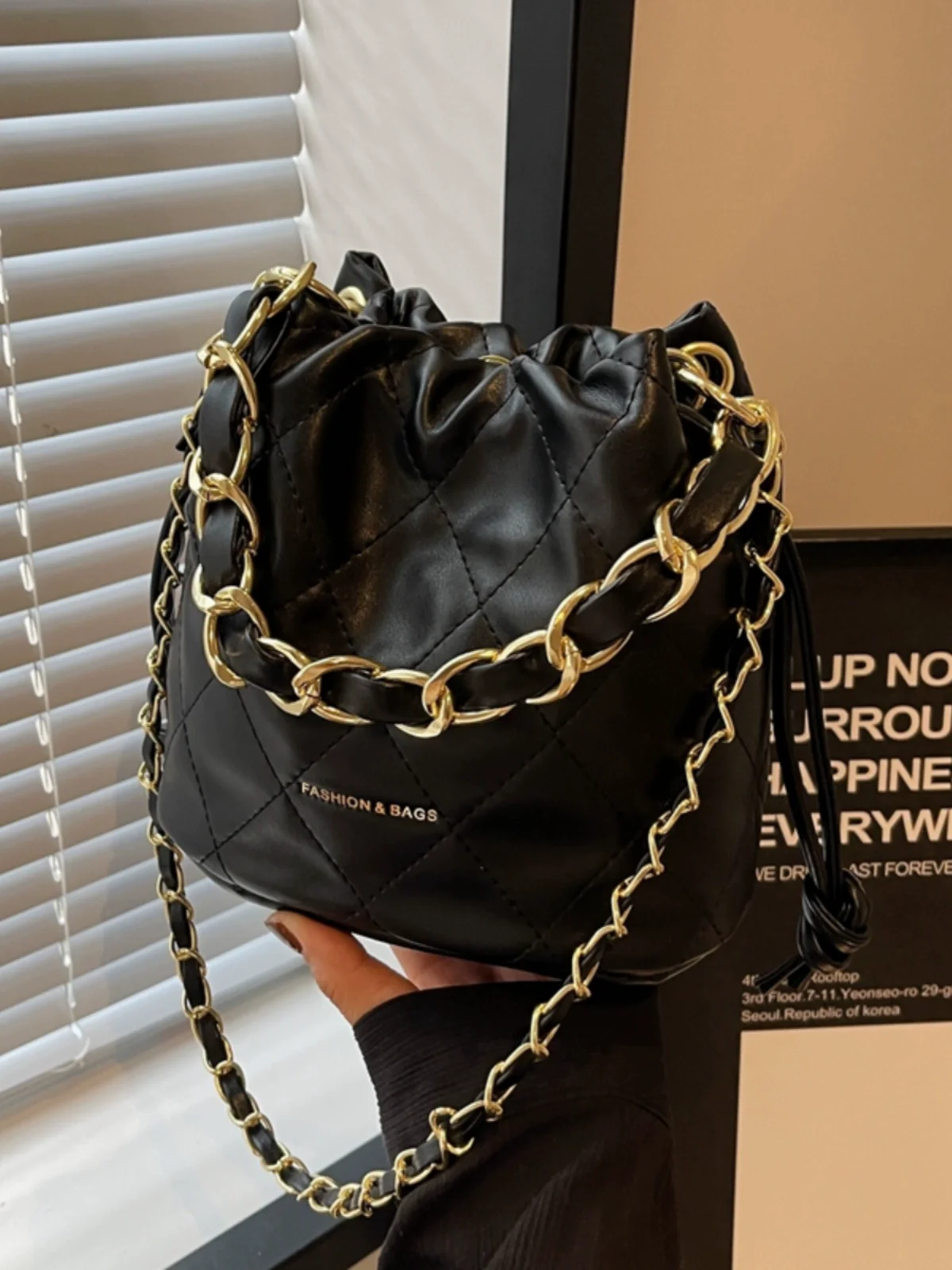 Classic Style Fall and Winter Quilted Fancy Crossbody Chain Bag - Image 2