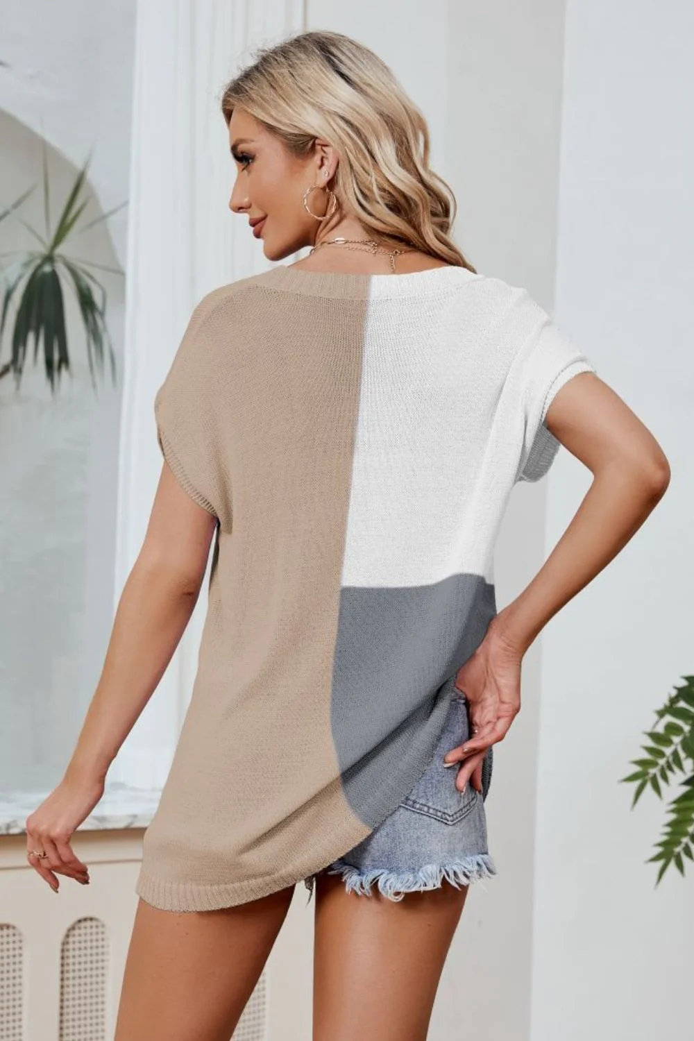 Color Block V-Neck Knit Top - Image 2