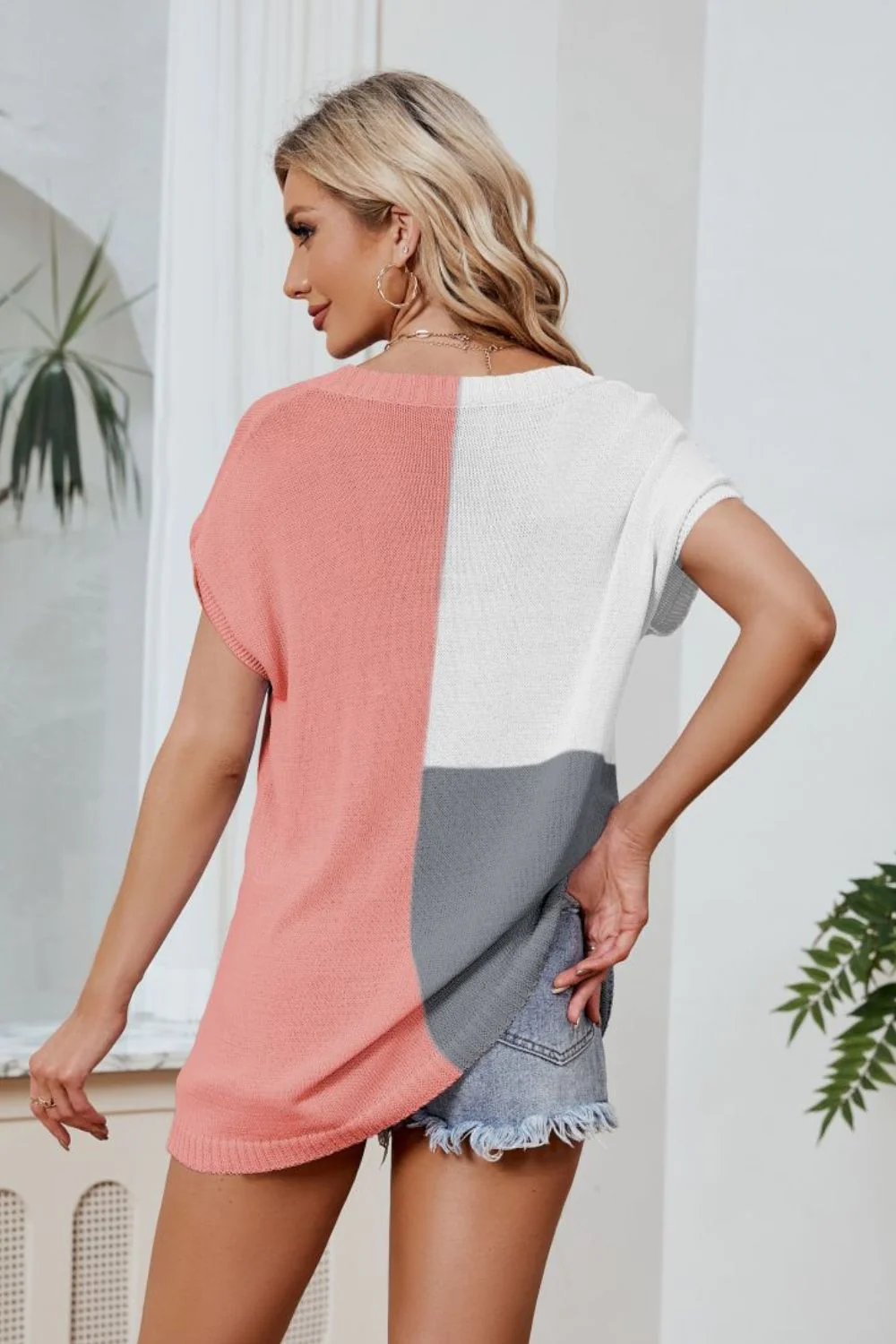 Color Block V-Neck Knit Top - Image 9