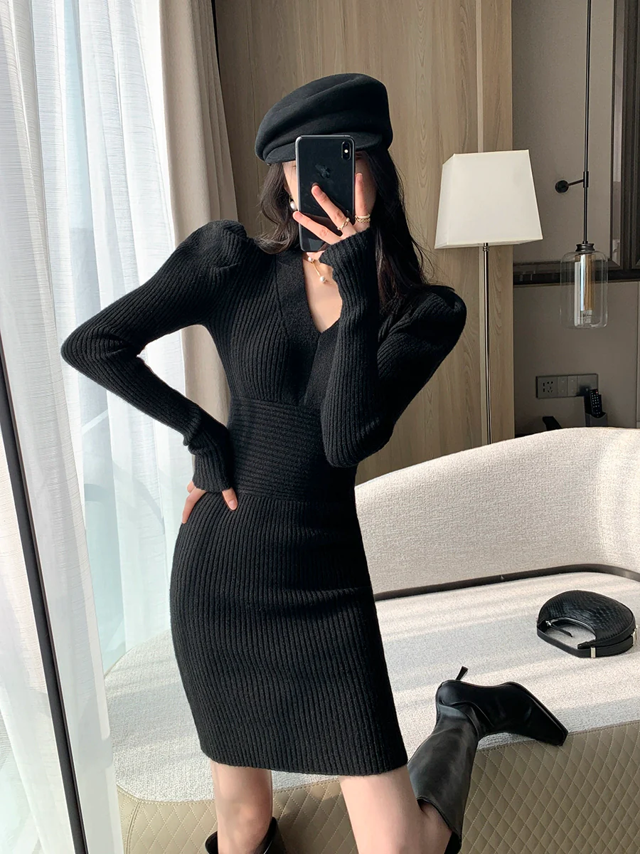 Early Spring Guoge Black V-neck Hip Knitwear Dress - Image 2