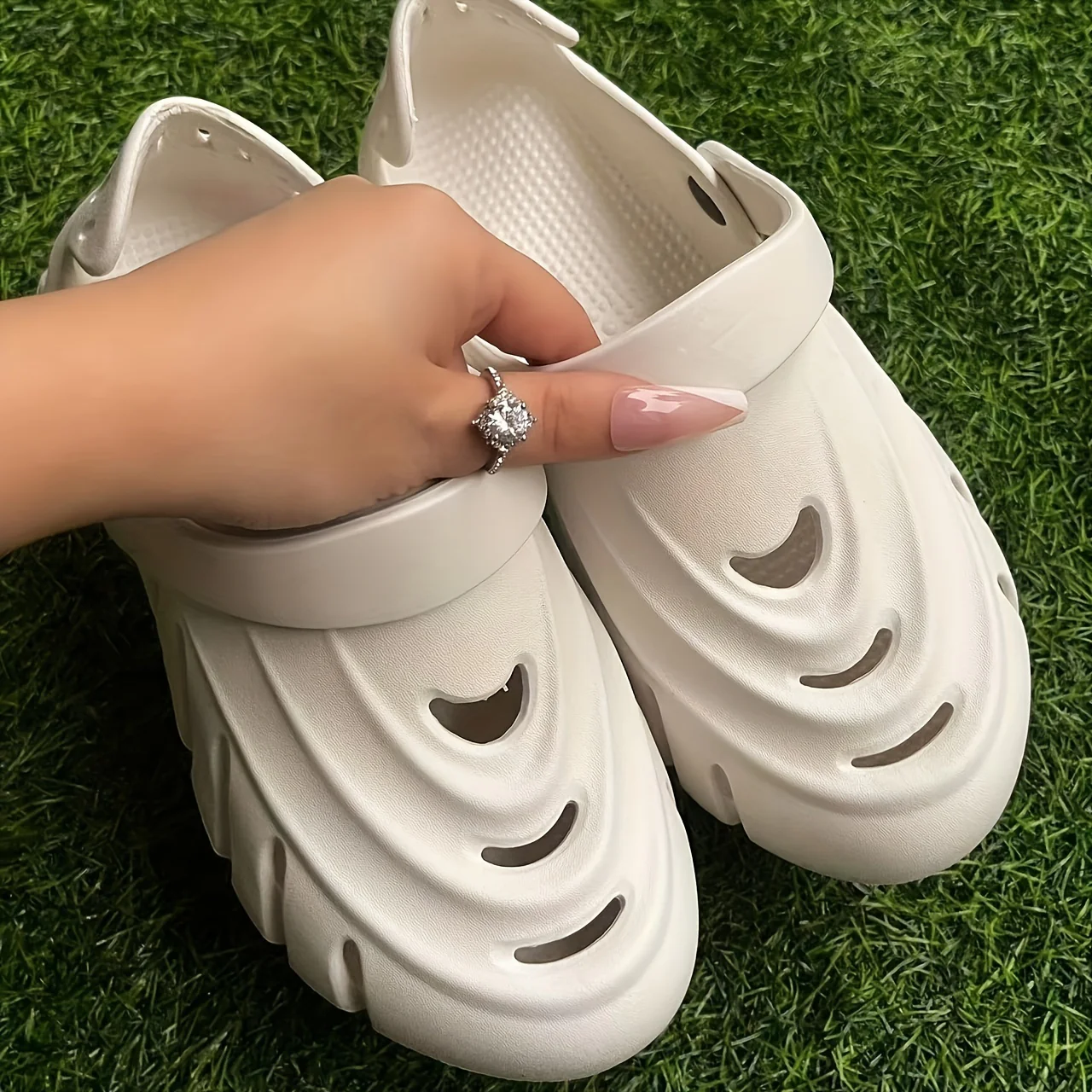 Fashion Creative Soft Sole Hole Shoes For Women, Breathable And Comfortable Outdoor Sandals - Image 6
