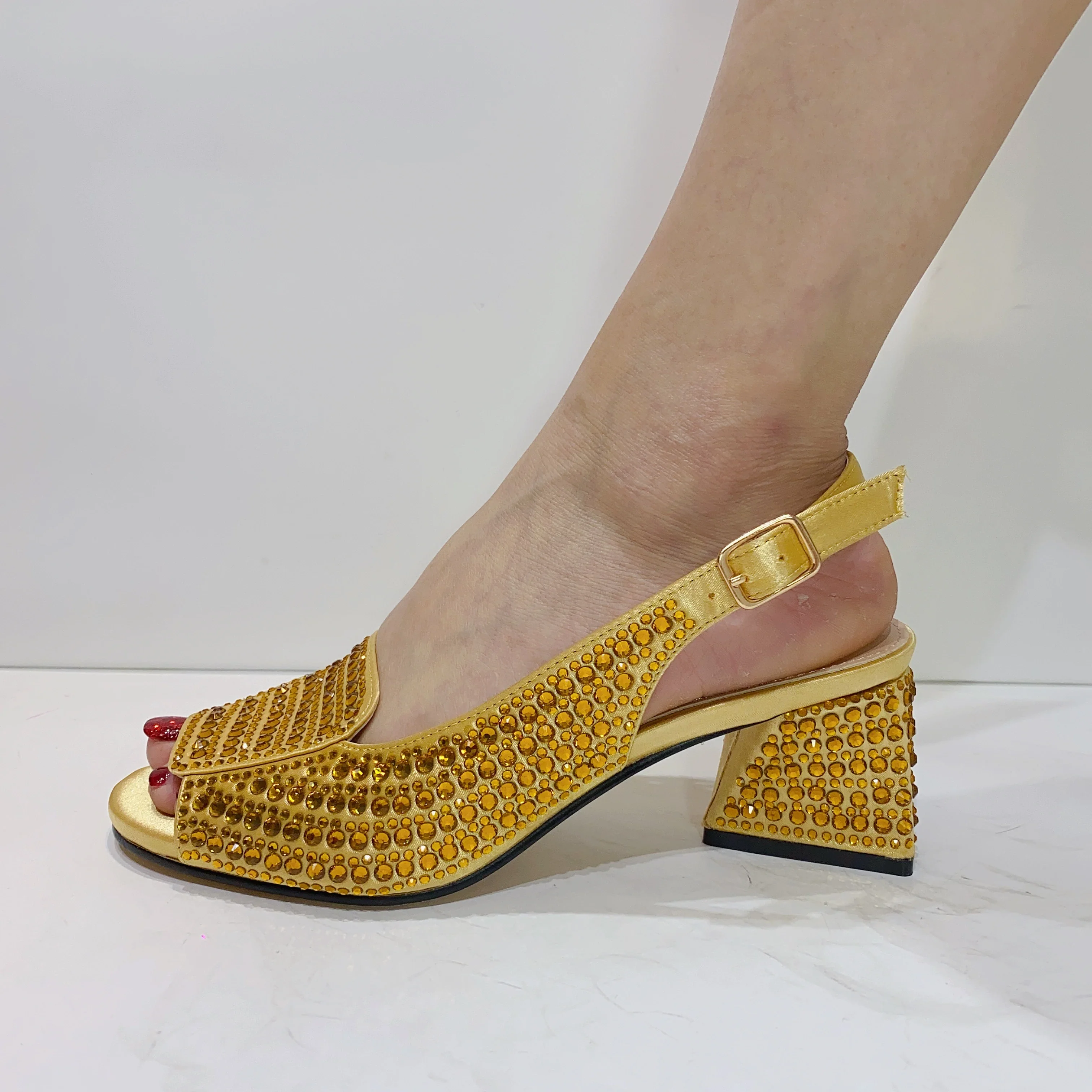 Fashionable Luxury Sandals Top Italian Designers 2023 Party Bright Diamond Uppers Summer Women's Shoes With High-heeled Nigeria - Image 4