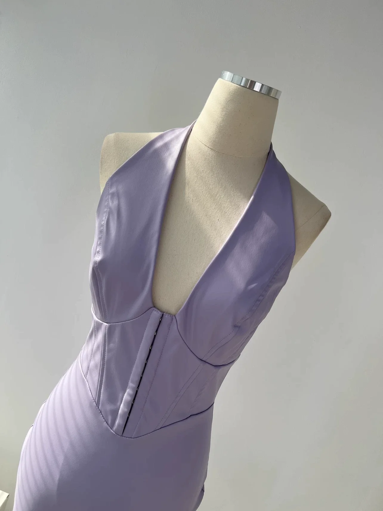 Foreign Trade Original Order European and American Style Fashionable Deep V-neck Halter PU Leather Waist-Tight Slim and Sexy Backless Hip-Wrapped Dress - Image 5