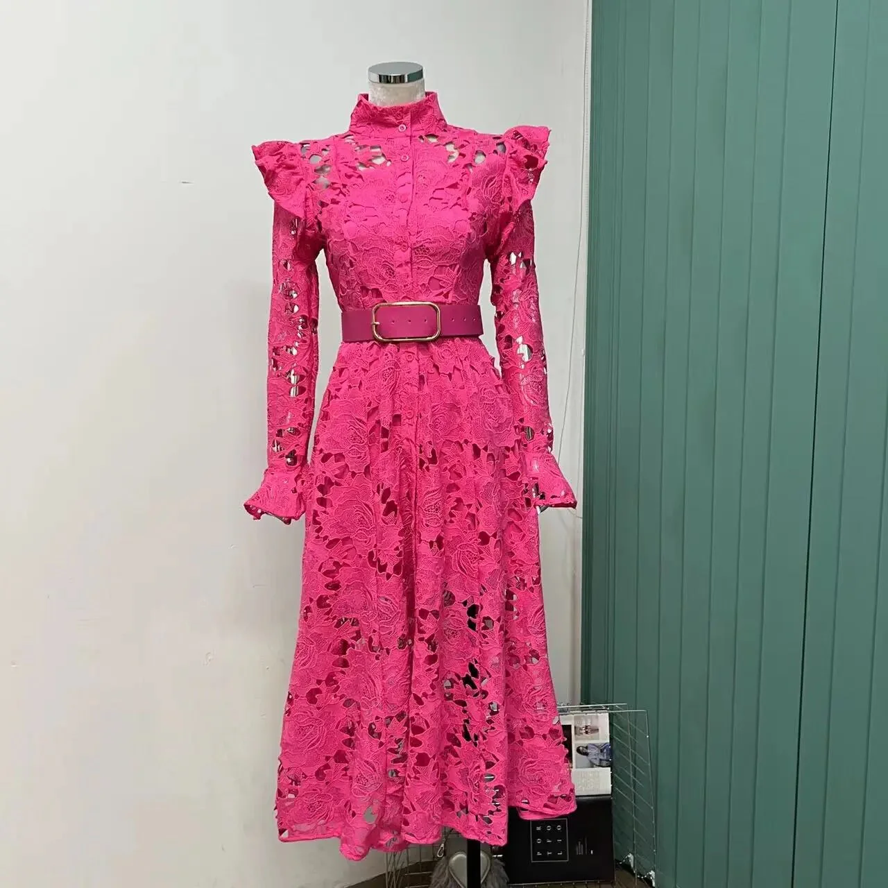 French temperament water-soluble lace single-breasted hollow long-sleeved dress - Image 3