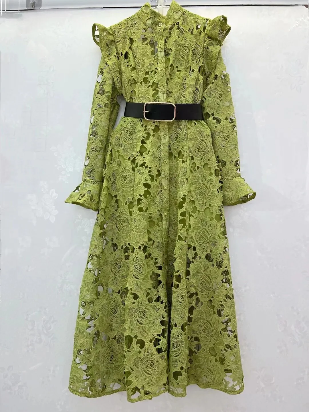 French temperament water-soluble lace single-breasted hollow long-sleeved dress - Image 9
