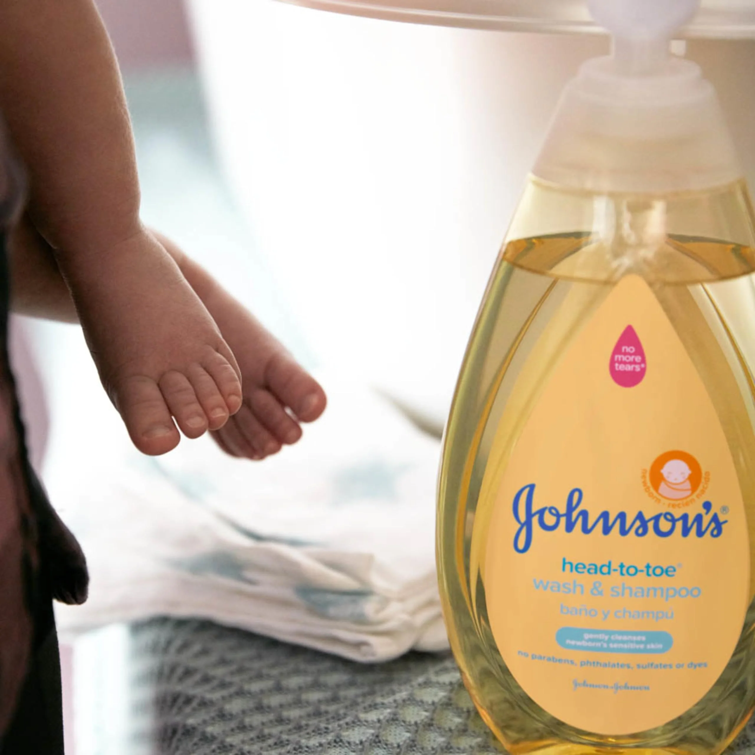 Johnson's Head-To-Toe Gentle Baby Body Wash & Shampoo, Tear-Free, Sulfate-Free & Hypoallergenic Bath Wash & Shampoo for Baby's Sensitive Skin & Hair, Washes Away 99.9% Of Germs 27.1 fl. oz - Image 3