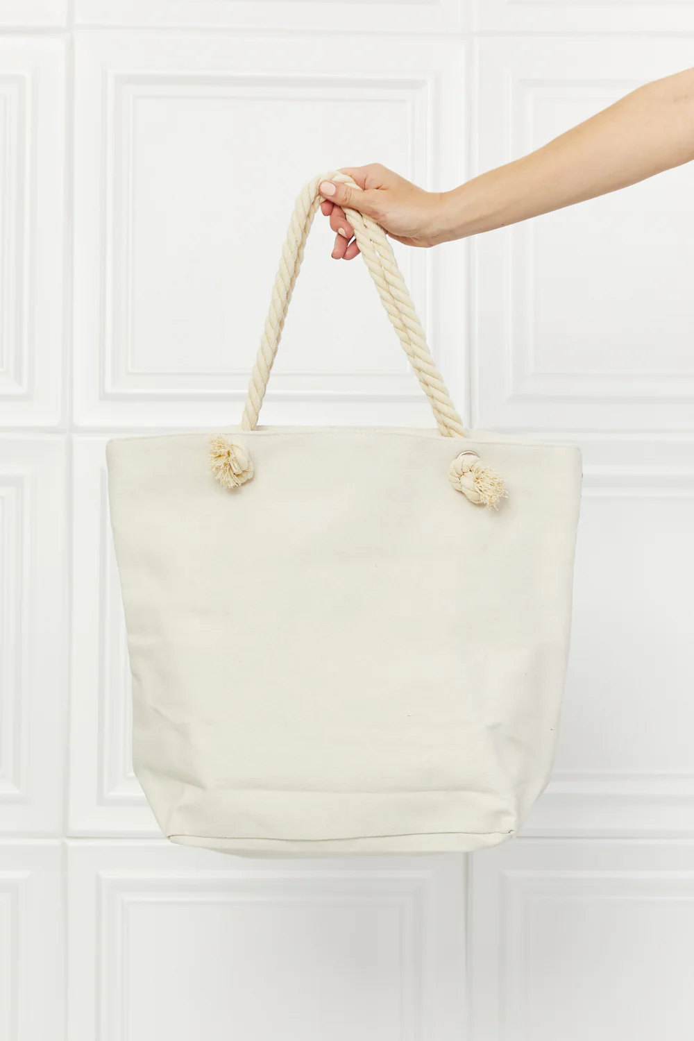 Justin Taylor Picnic Date Tassel Tote Bag - Image 5