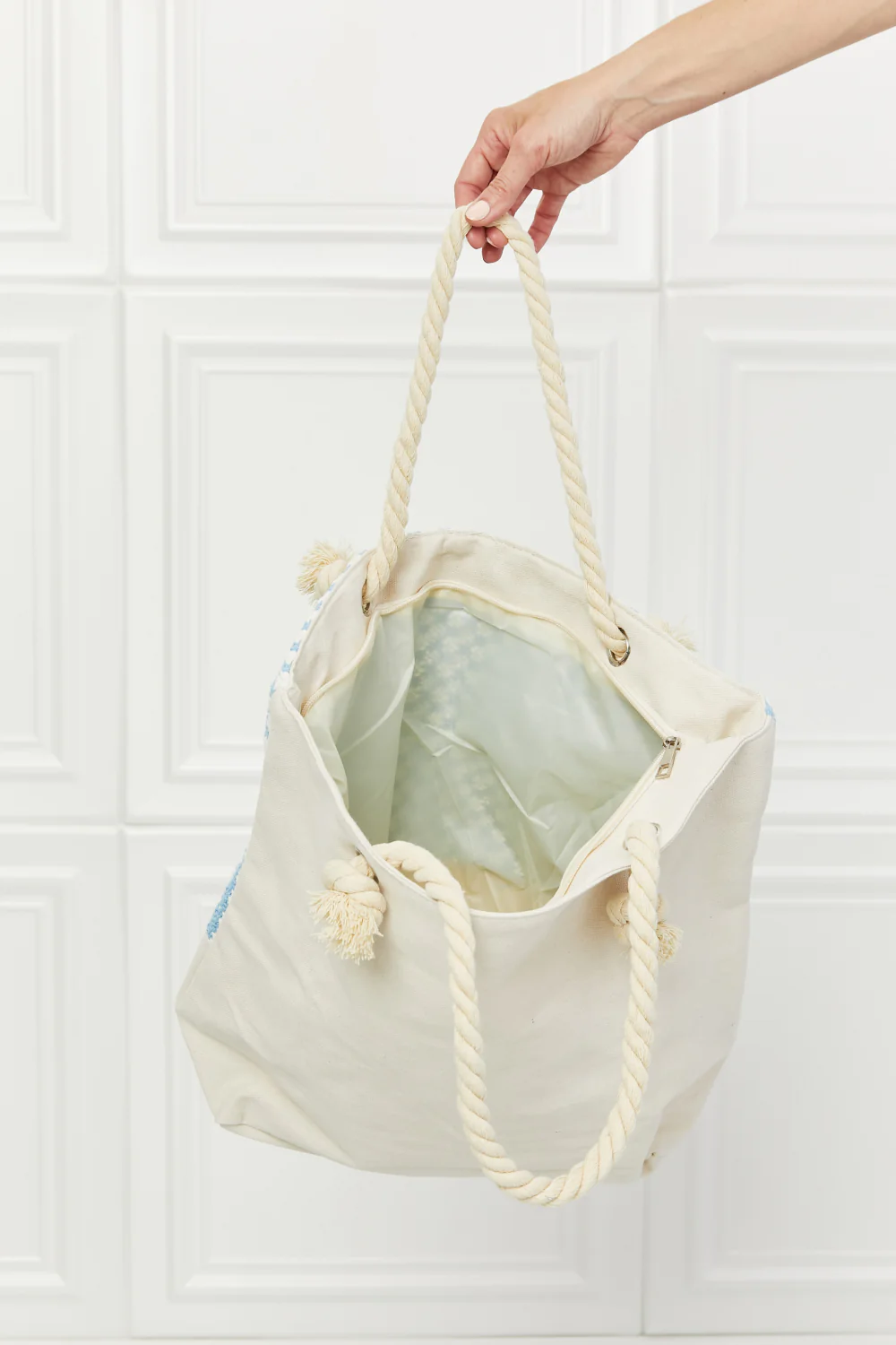 Justin Taylor Picnic Date Tassel Tote Bag - Image 6