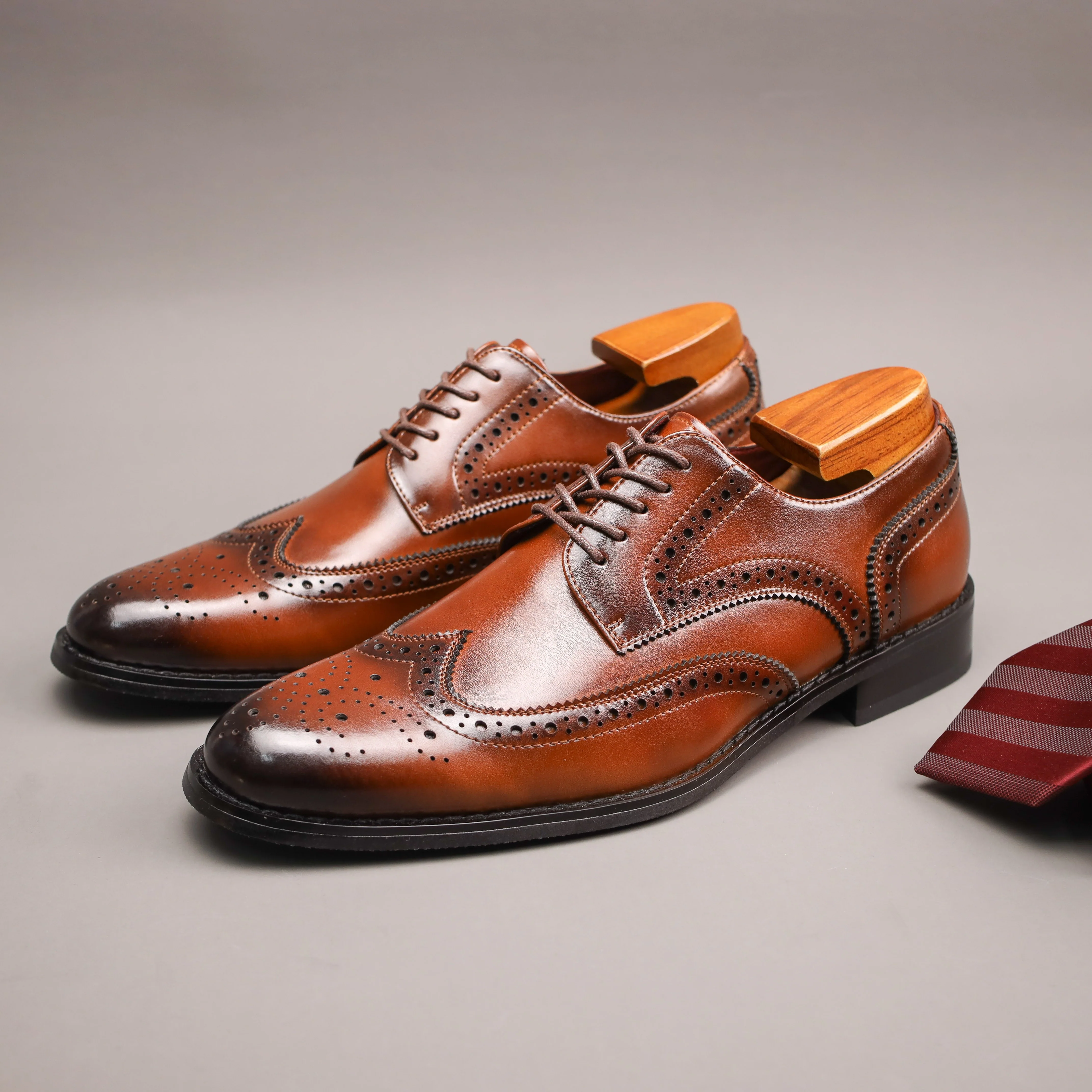 Men'S Solid Color Split Cow Faux Leather Upper Wingtip Brogue Toe Derby Shoes, Comfy Non Slip Rubber Sole Lace Up Durable Dress Shoes, Men'S Footwear - Image 2