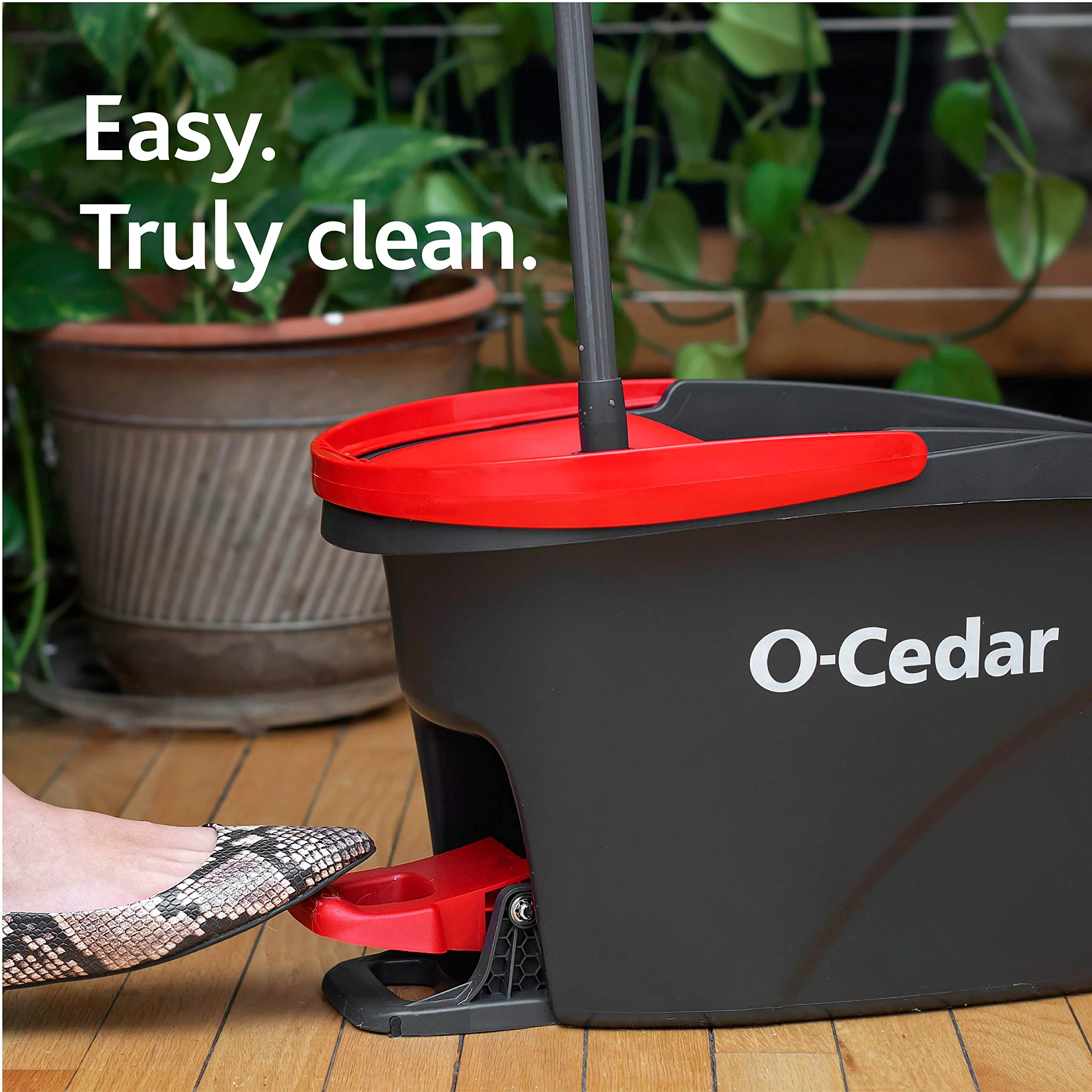 O-Cedar Easywring Microfiber Spin Mop & Bucket Floor Cleaning System with 3 Extra Refills - Image 3