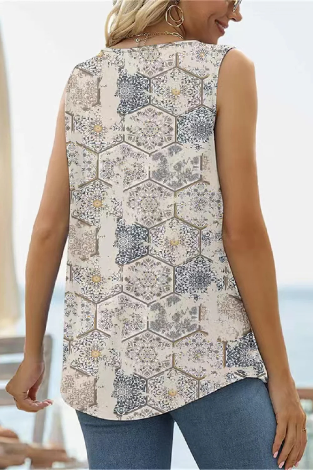 Printed Square Neck Curved Hem Tank - Image 8