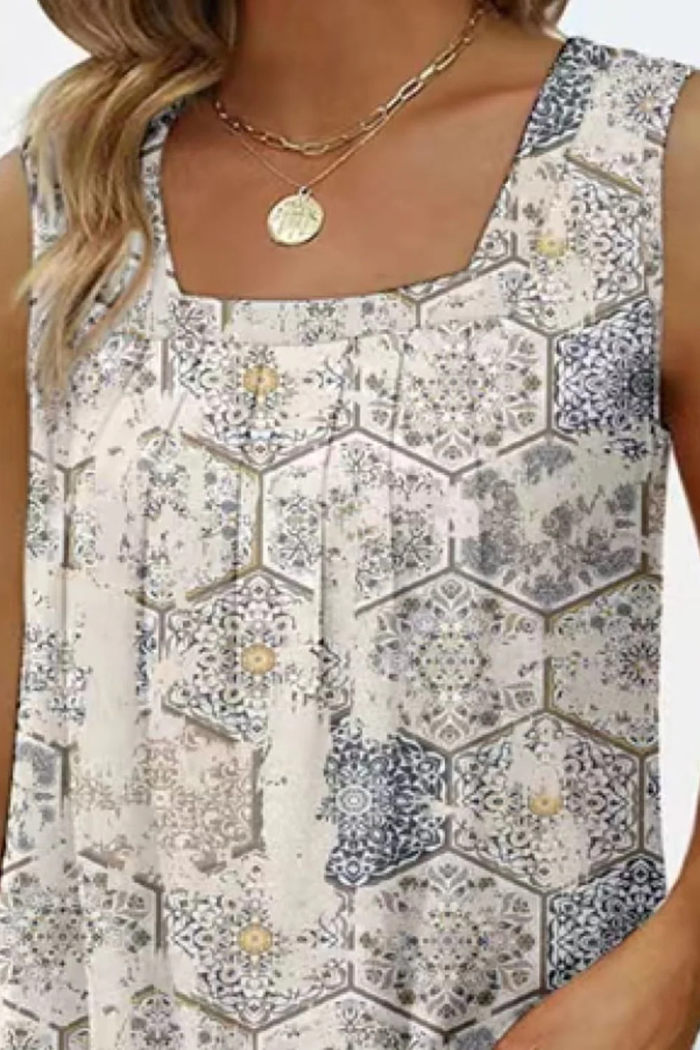 Printed Square Neck Curved Hem Tank - Image 9