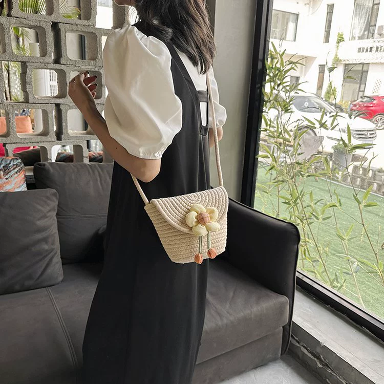 Straw Woven Bag Women's 2023 New Arrival Ins Easiest for Match Flower Rattan Bucket Bag Beach Weaving Shoulder Messenger Bag - Image 2