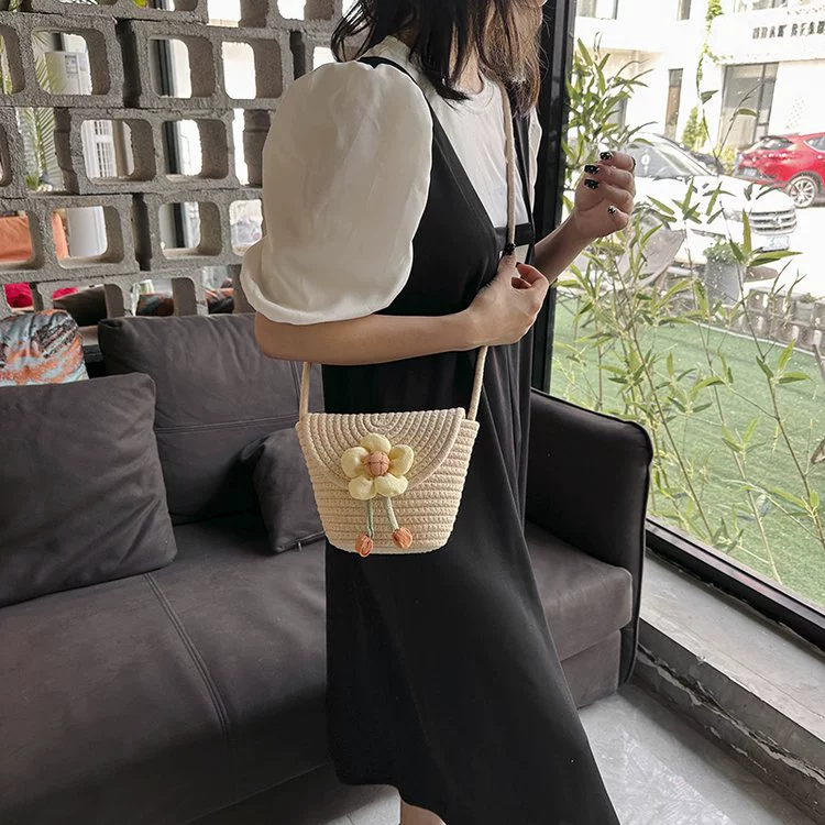 Straw Woven Bag Women's 2023 New Arrival Ins Easiest for Match Flower Rattan Bucket Bag Beach Weaving Shoulder Messenger Bag - Image 4