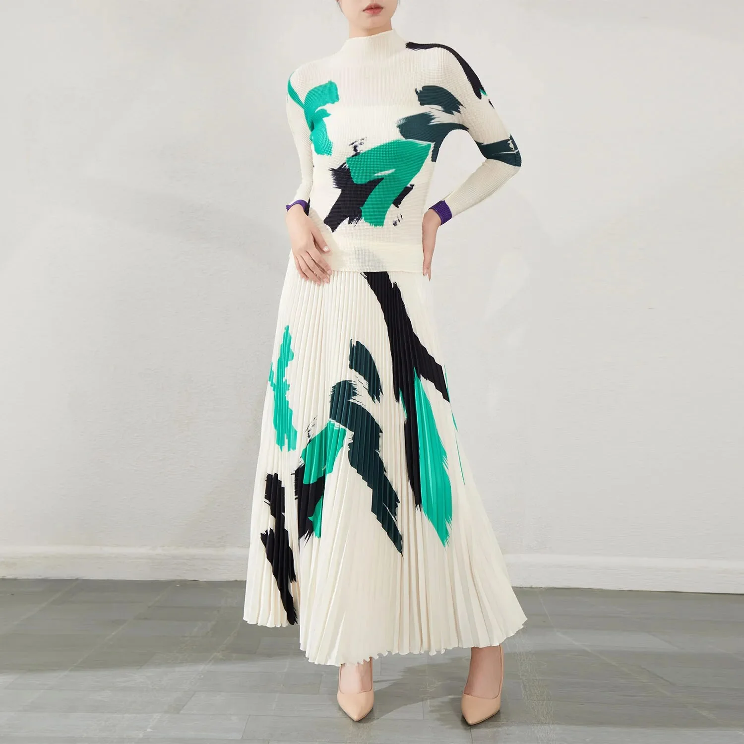 Temperament Printed High-necked Elastic Slim T-shirt+printed Joker Long Pleated Skirt Miyake Fashion Two-piece Suit 2023  Autumn - Image 2