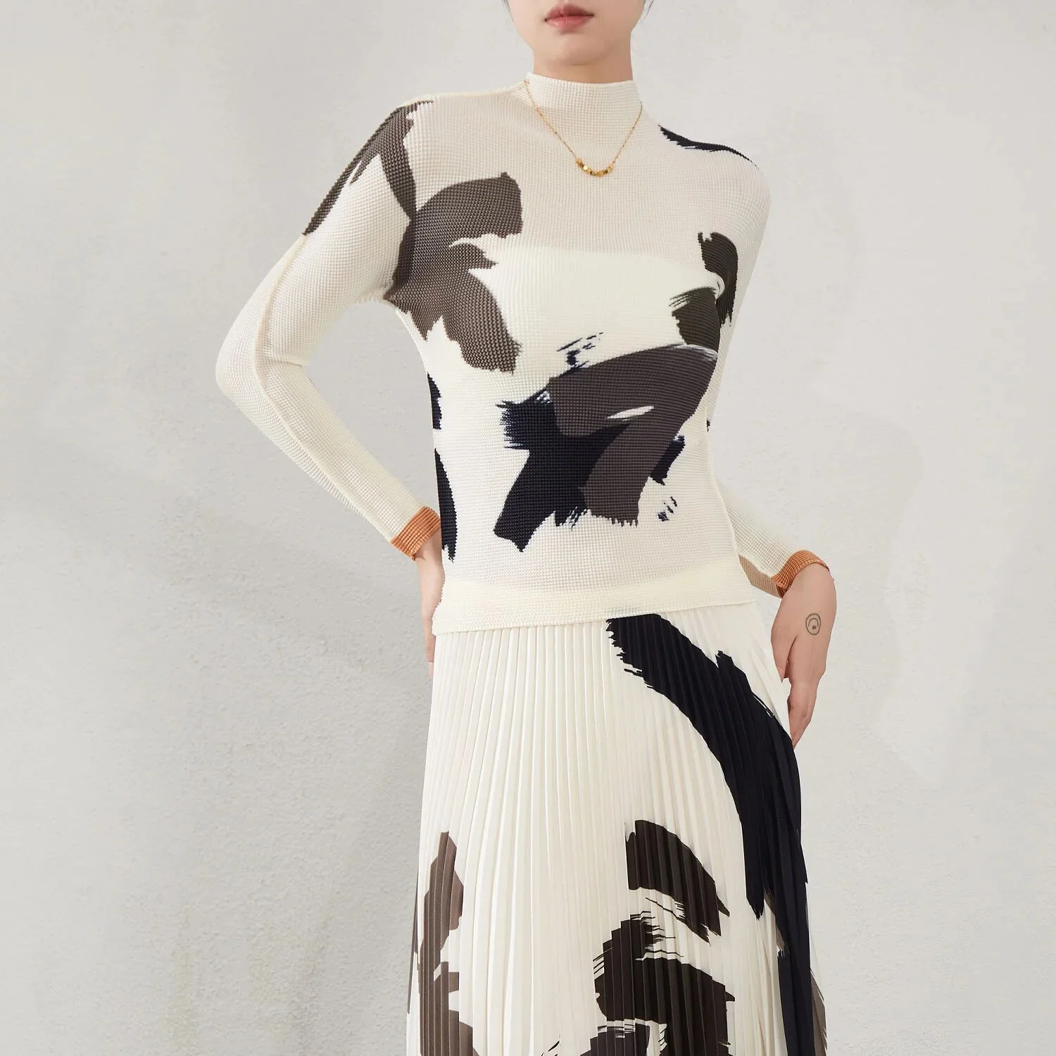 Temperament Printed High-necked Elastic Slim T-shirt+printed Joker Long Pleated Skirt Miyake Fashion Two-piece Suit 2023  Autumn - Image 3