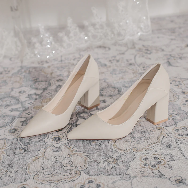 Trendy French Style Beige High Heels for Women 2024 New Arrival Elegant Soft Leather Chunky Heel Not Tired Feet Flats Flats Women - Image 4