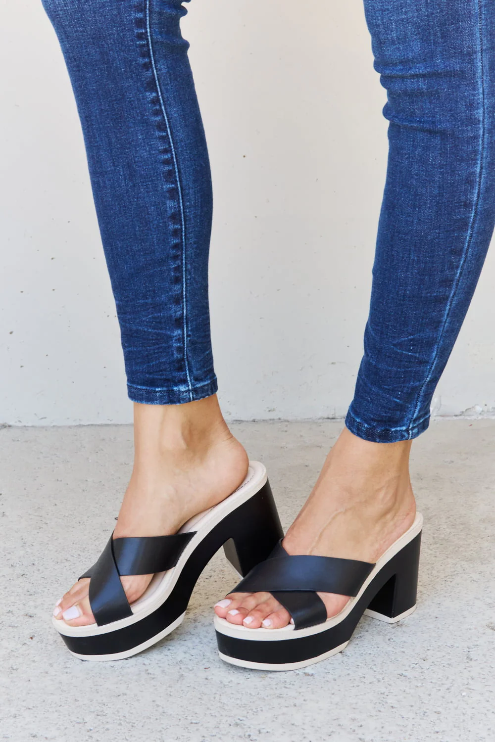 Weeboo Cherish The Moments Contrast Platform Sandals in Black - Image 2