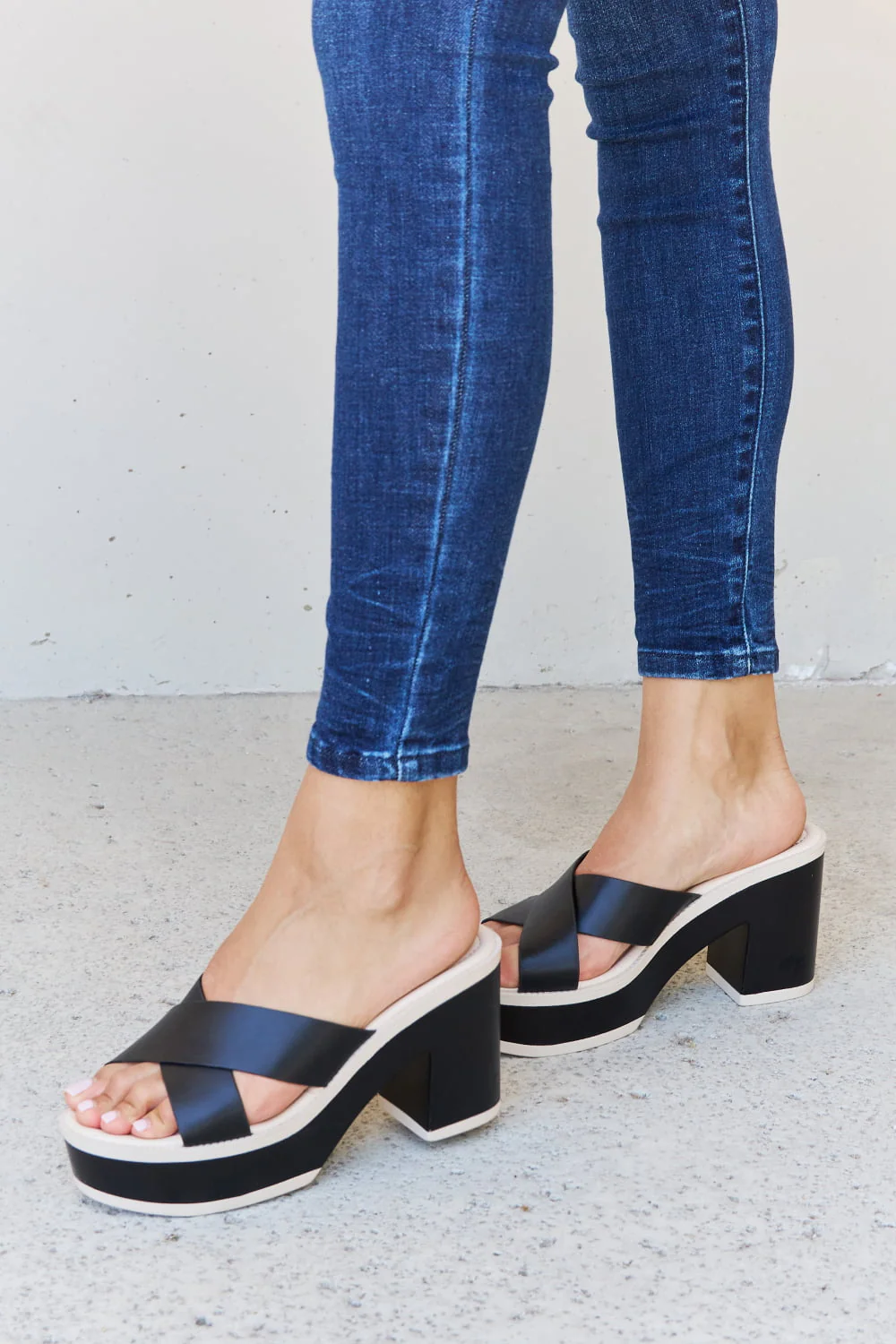 Weeboo Cherish The Moments Contrast Platform Sandals in Black - Image 3