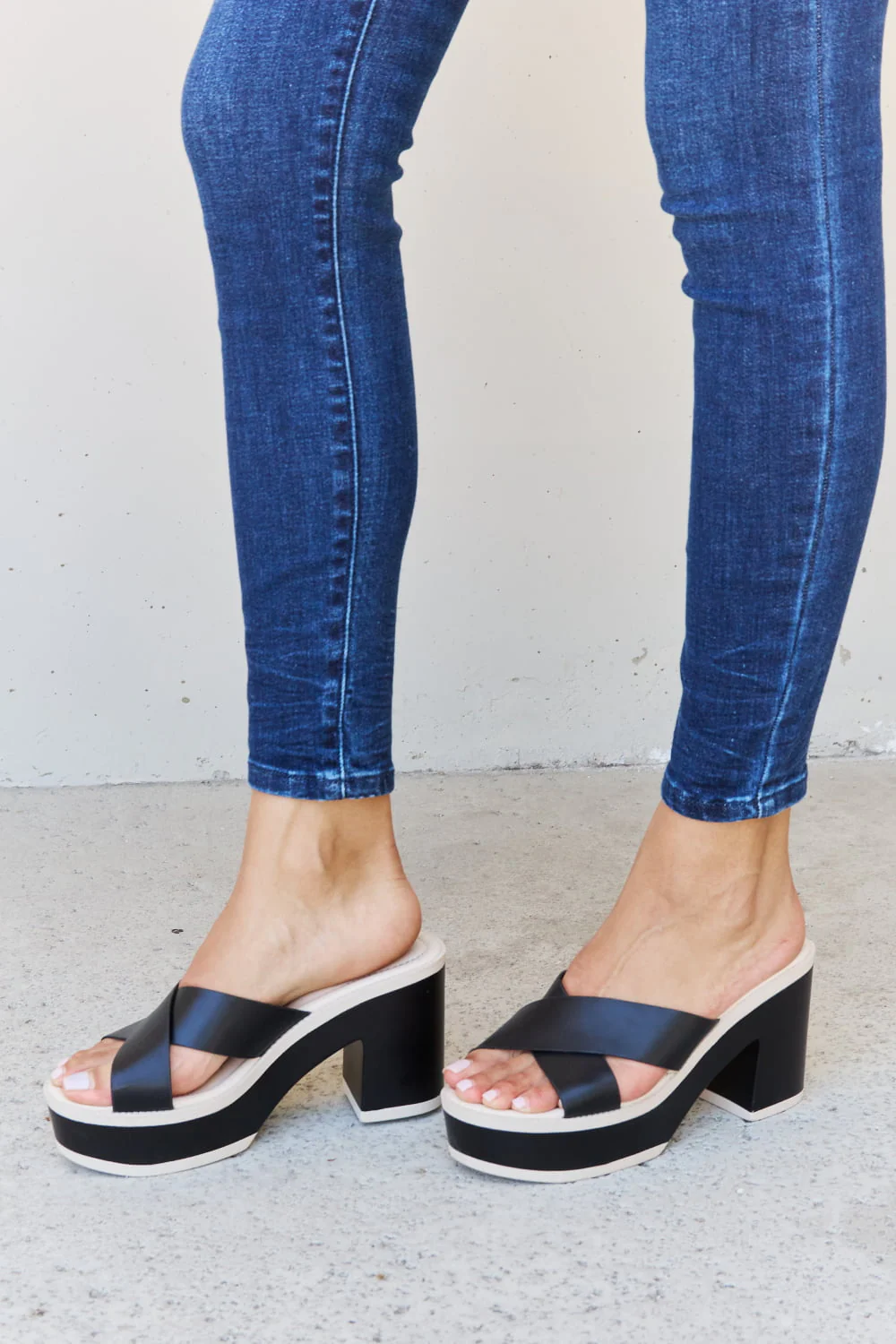 Weeboo Cherish The Moments Contrast Platform Sandals in Black - Image 4