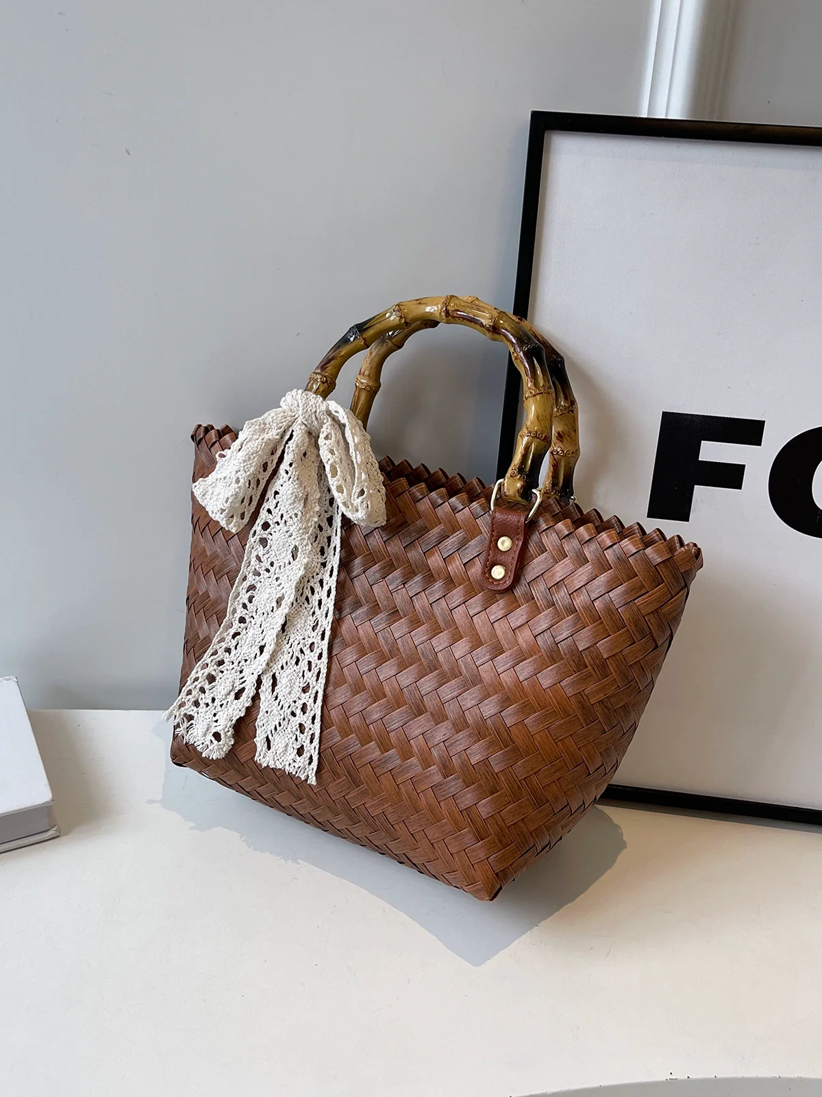 Women's Beach Bag Fashion Commuter Straw Woven Bag - Image 3