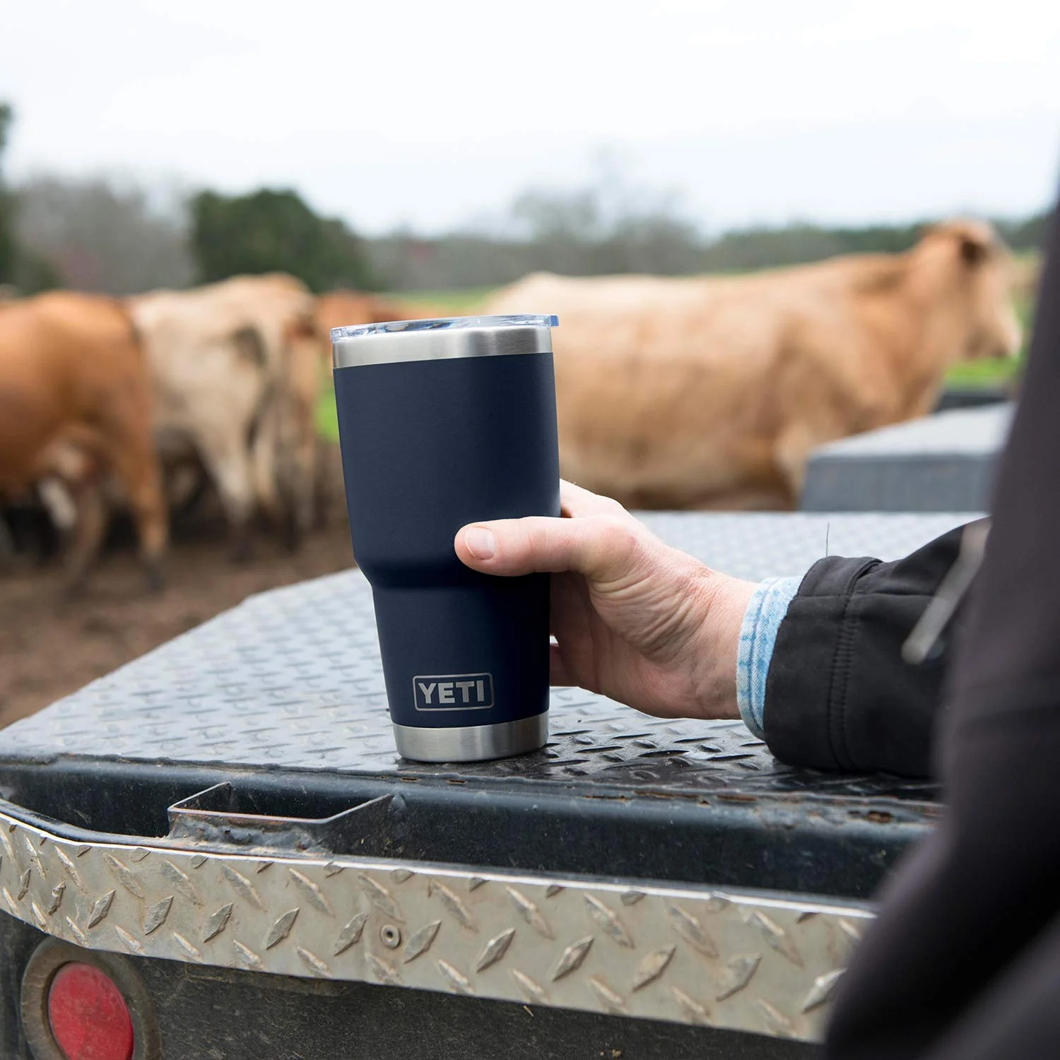 YETI Rambler 30 oz Stainless Steel Vacuum Insulated Tumbler w/MagSlider Lid, Navy - Image 2